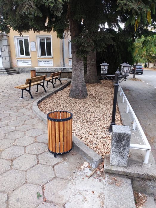 Парков кош с вътрешен съд, за пепелник.