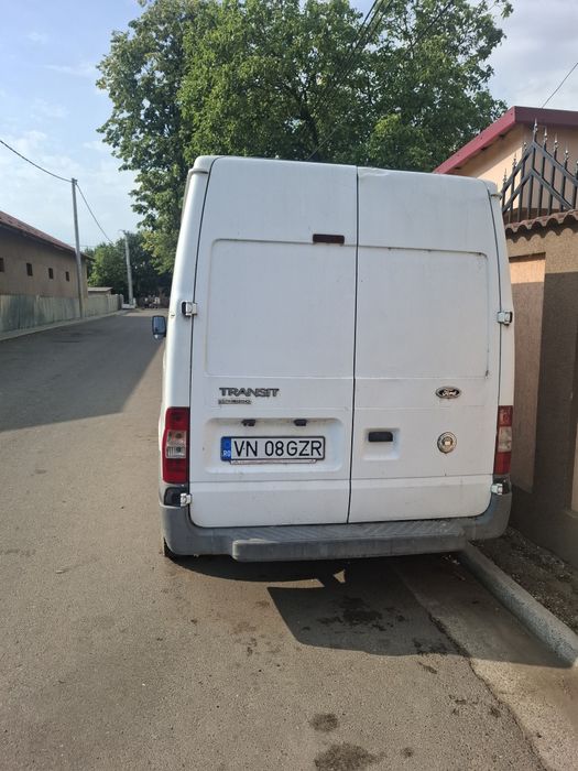 Mașina Ford Tranzit