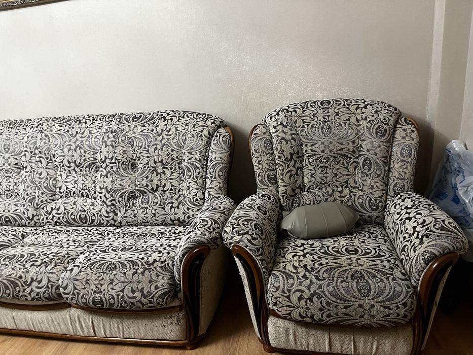 Срочно! Продам диван с креслами