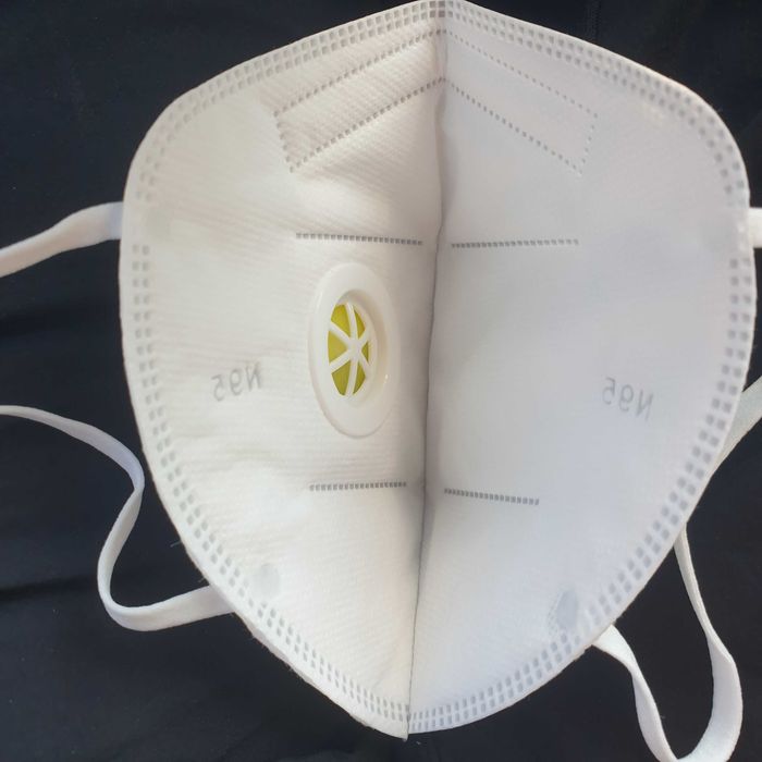 KN95/ FFP2 предпазни маски с клапа за лице