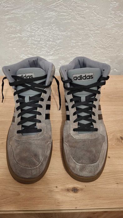 Мъжките обувки adidas HOOPS 2.0 MID