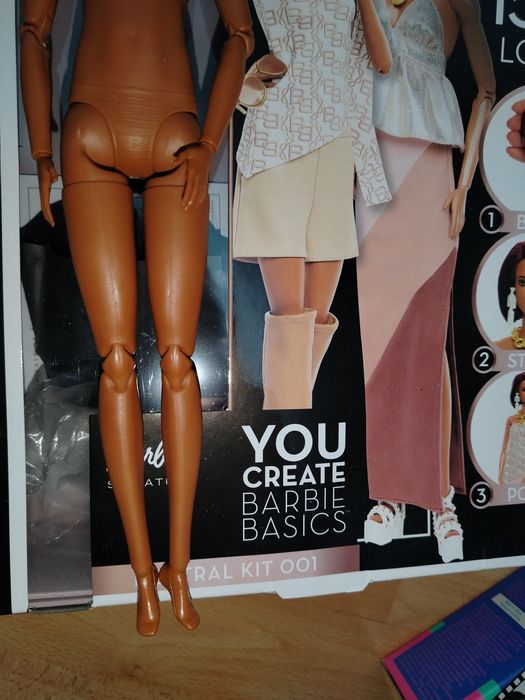 Papusa Made to Move Barbie Basics