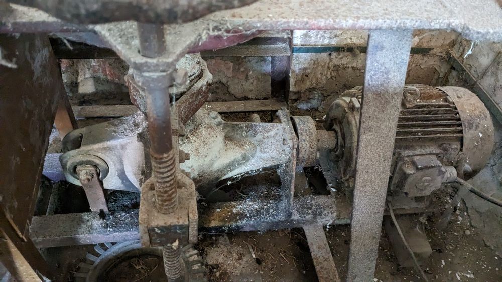 Moara cu piatră - cu reductor și motor trifazic