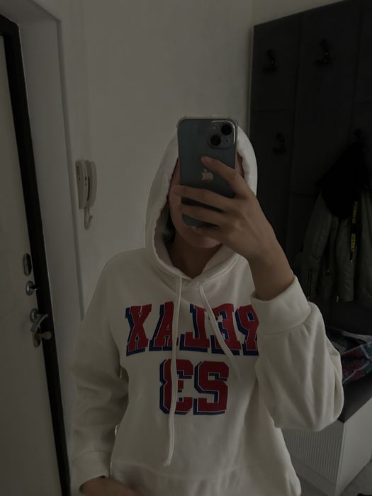 Белая короткая толстовка