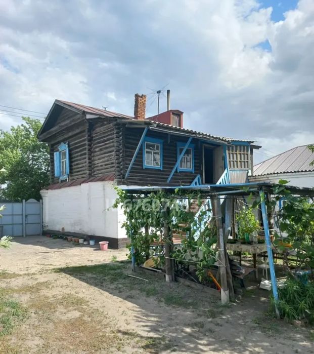 Продам два дома на одном участке