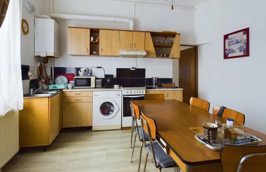 Apartament la casa curte comuna