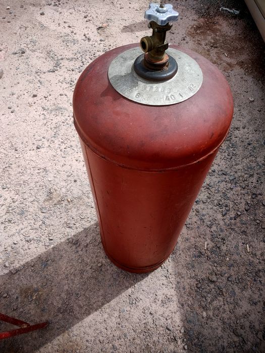 Продам Газ баллон почти новый
