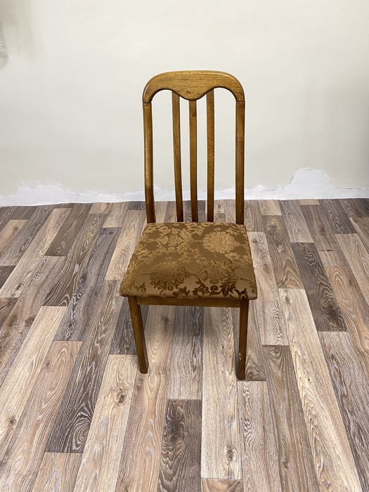 Гостинный стол со стульями