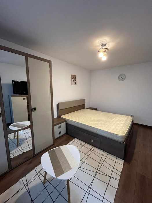 Închiriez garsoniera