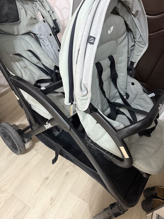 Продается двойная коляска Joie
