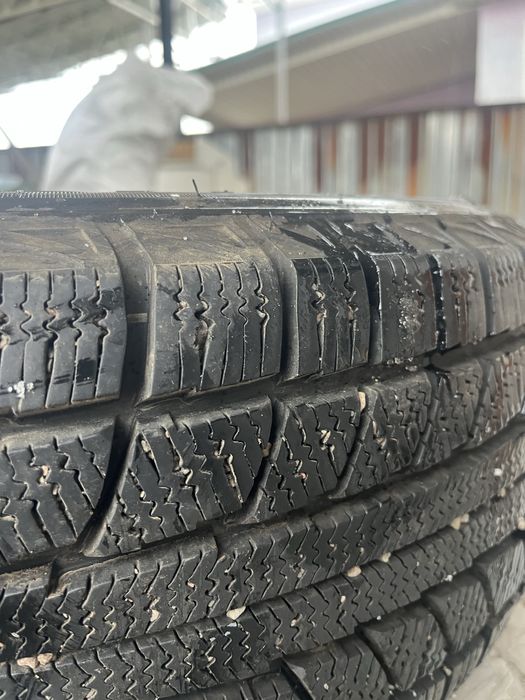 Продам зимние шины.