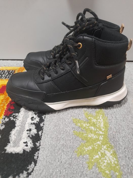 Маратонки и кецове момиче