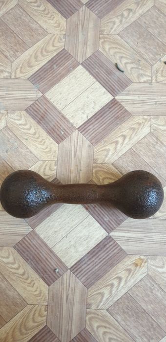 Продам гантелю 1шт.