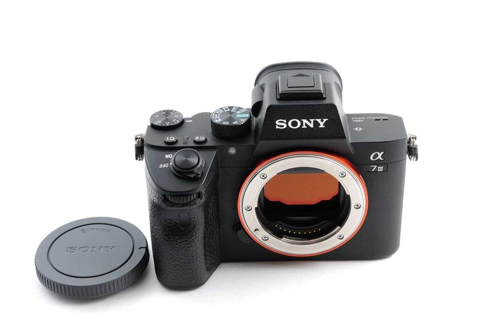 Sony A7III тяло , много запазен - 21000 кадъра.