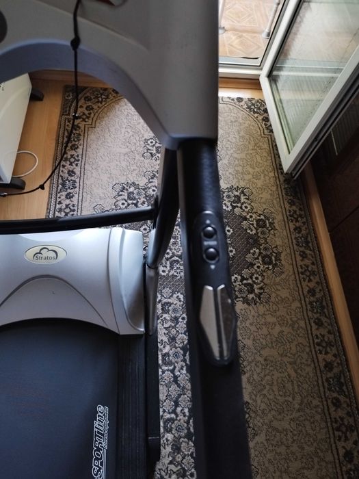 Бягаща пътечка работи...почти нова