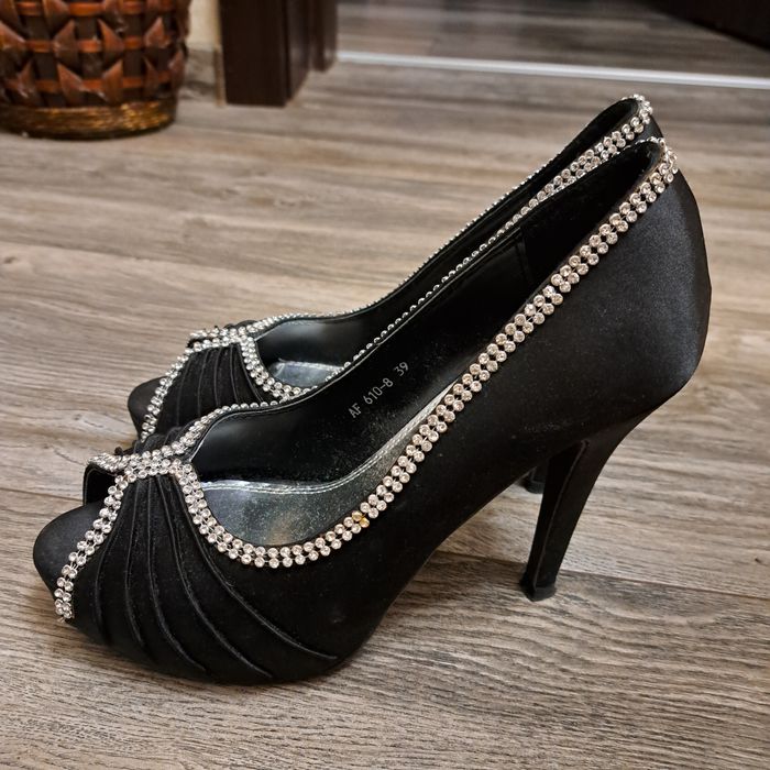 Обувки с висок ток