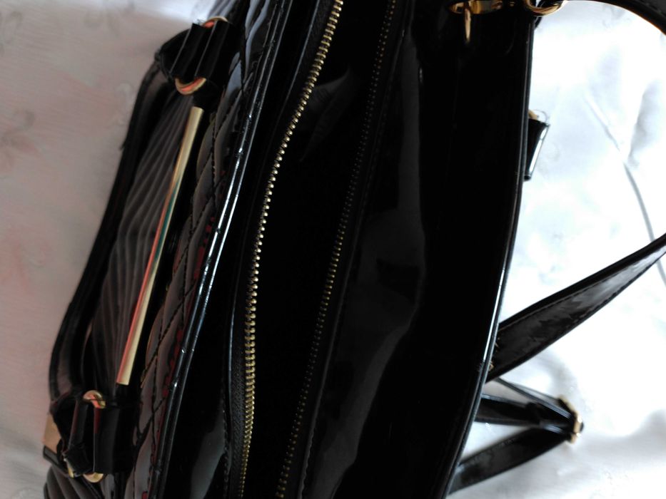 Продам лаковую сумку - портфель бренд ALDO