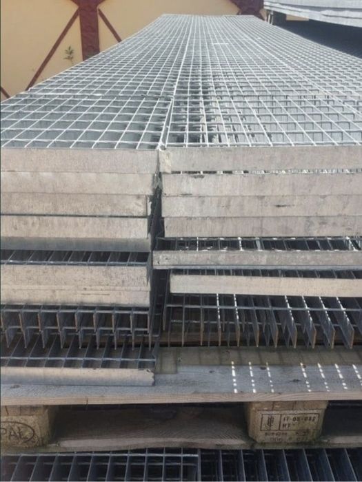 Vând trepte zincate galvanizate