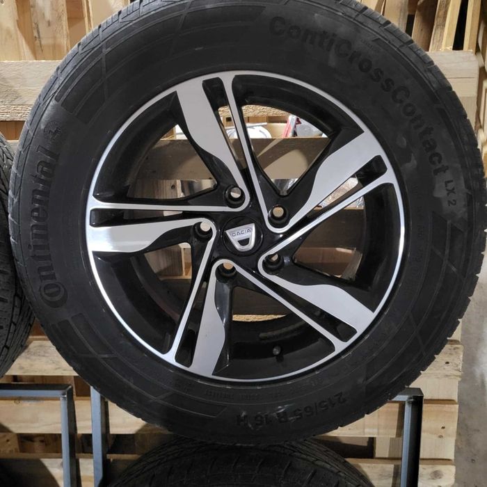 Алуминиеви джанти с гуми 215/65 R16 за Dacia Duster