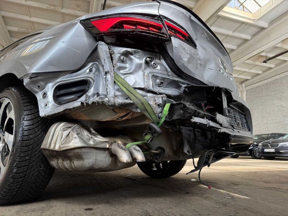 Volkswagen Arteon avariat