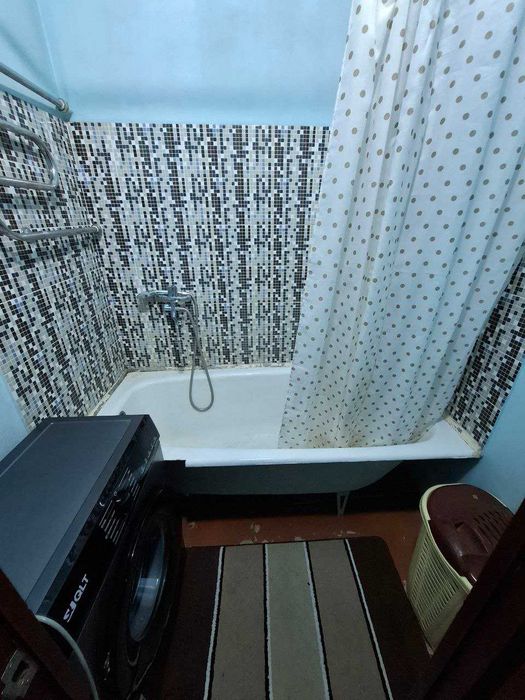 Сдается в аренду 1 ная  комнатная квартира на 3м этаже( юнусабад).