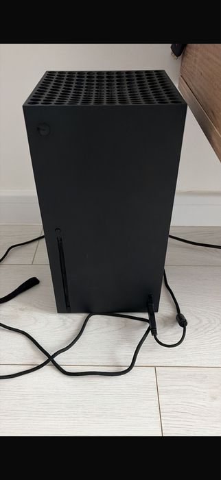 Vand Xbox series X  cu 2 manete