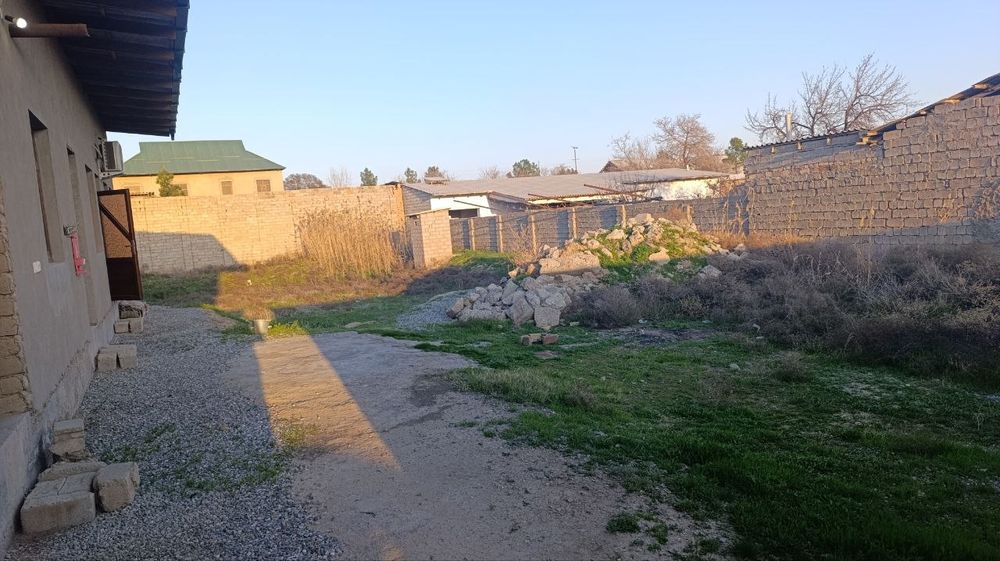 Hovli uchastka sotiladi