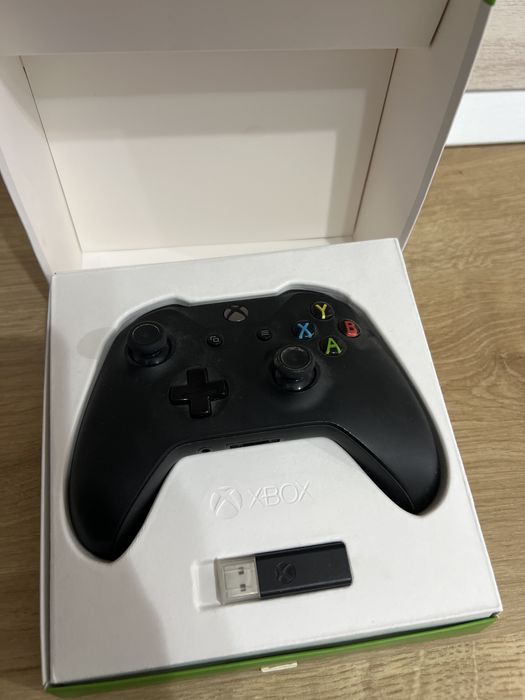 Controller  Xbox One/Series + wireless adapter PC