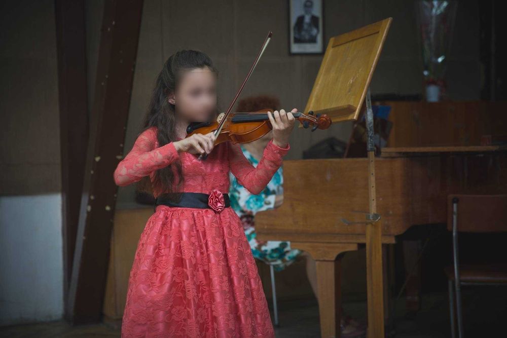 Детска дантелена рокля в цвят КОРАЛ, ПОД НАЕМ, 8 години