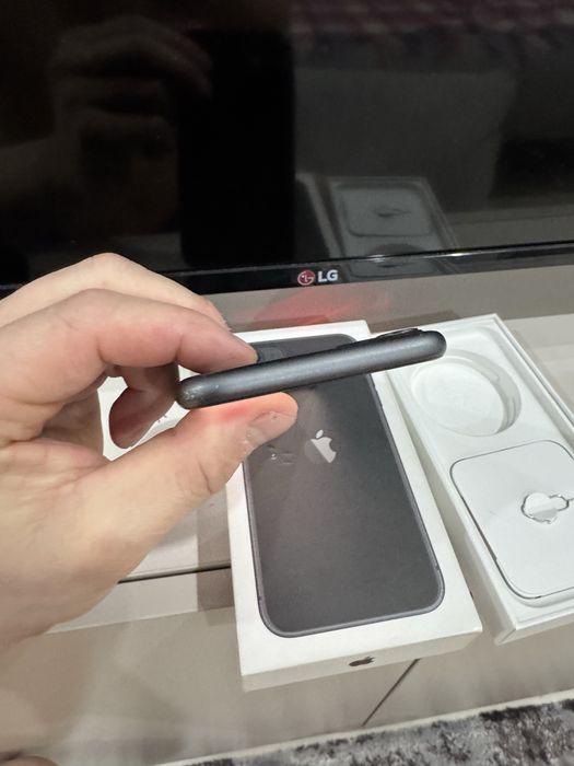 Айфон 11 64 GB ..