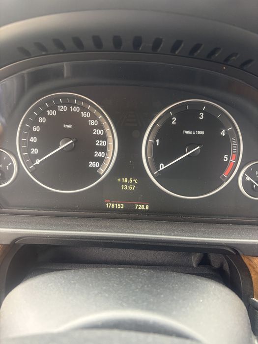 BMW Seria 5 2010 — imagine 5