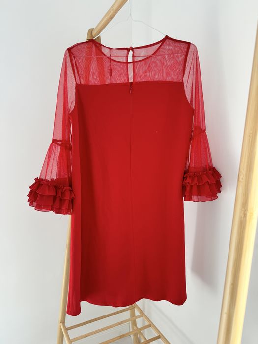 Елегантна червена рокля на JUNONA