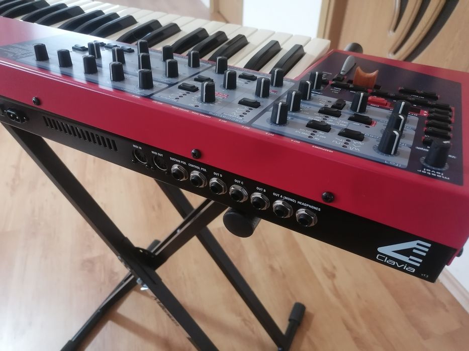 Nord Lead 2X virtual analog orga pian sintetizator