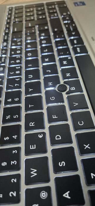 Лаптоп HP EliteBook 850 G8 Touch – i5 vPro, 16GB RAM, 512GB SSD, изгод