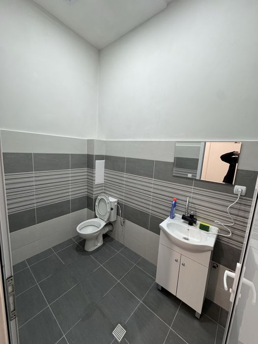 Дава се под наем Магазин в Търговище, Изток 1 - 70 кв.м за 510 € - Снимка #4