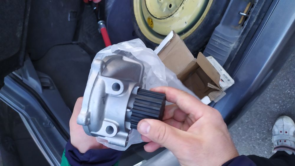 Водна помпа- дизел, за Мазда 6