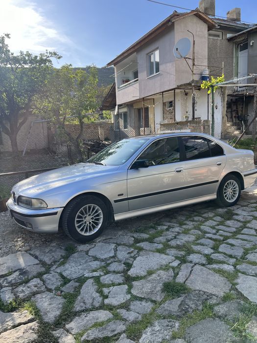 Bmw e39 520i              .
