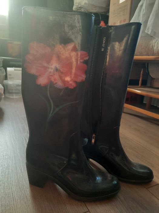 Резиновая женская обувь