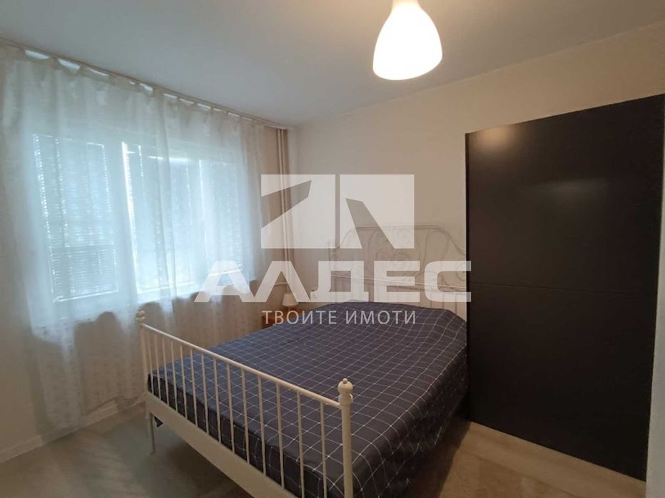 Продава се обзаведен тристаен ап. в Красна Поляна 2!