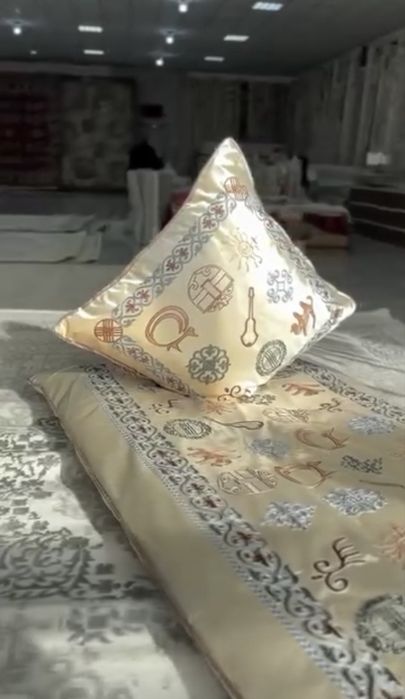 Сундук, корпе , подушки