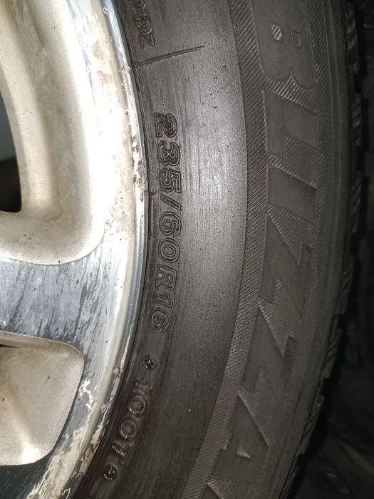 Продам от subaru 235/60 R16.