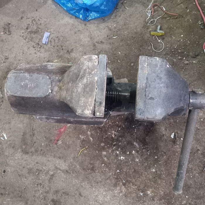 Продаю тиски находится в майкудуке