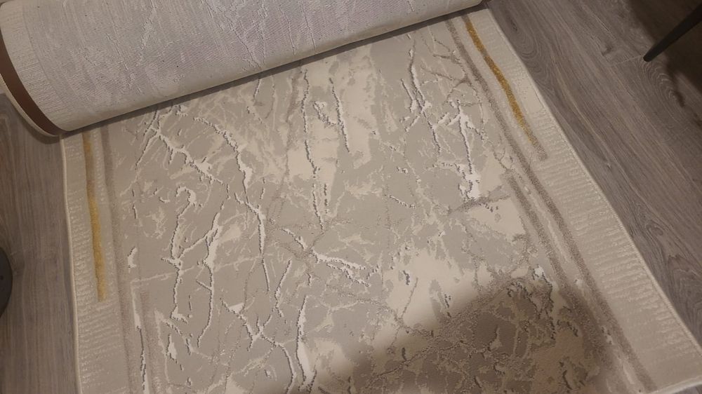 Кілем сатылады..