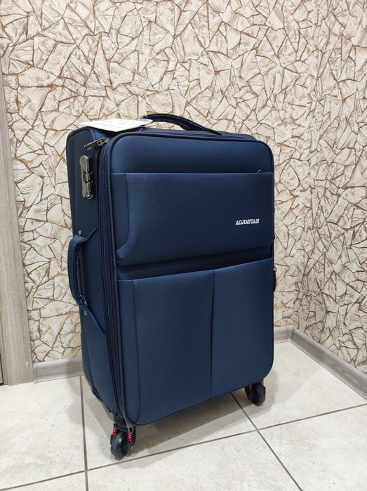 Продам чемоданы.