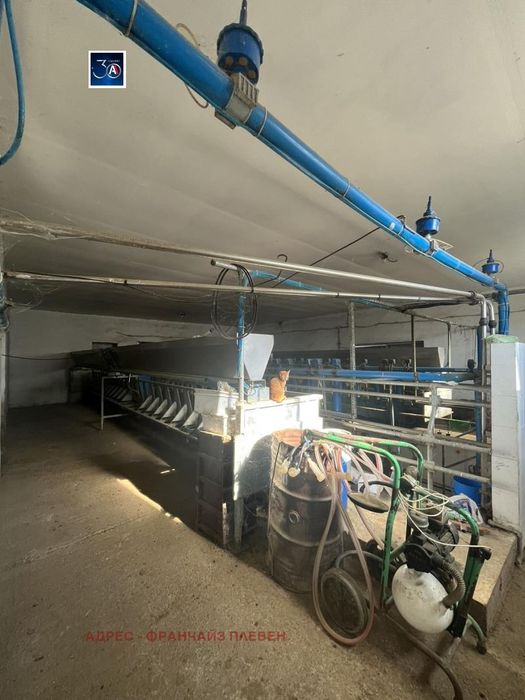 Пром. помещение в Плевен, област-с.Любеново площ 2568 цена 150000