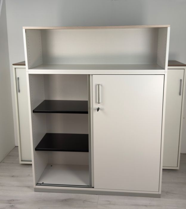 Офис шкаф с плъзгащи врати и допълнитена ракла  Steelcase