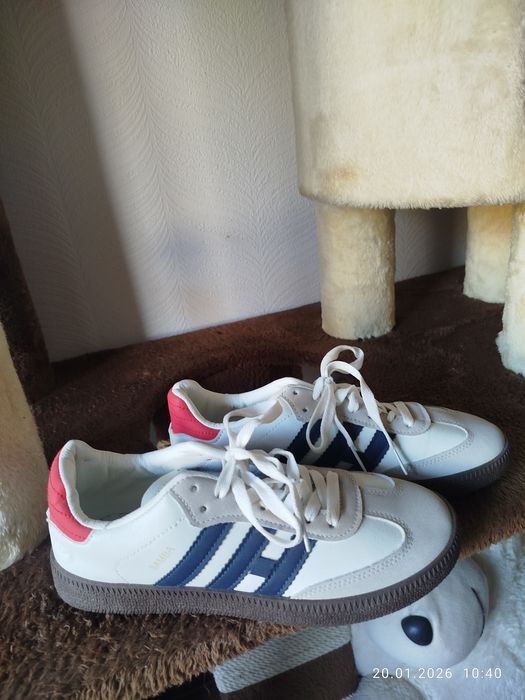 Женские кроссовки