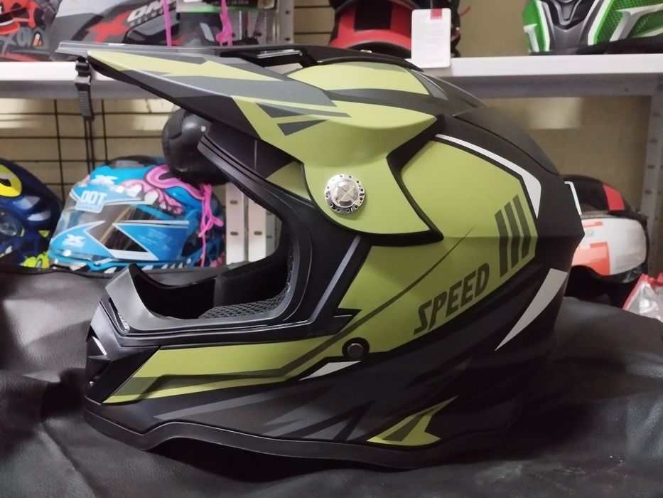 Кросови каски с визьор