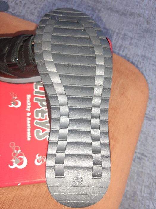 Туфли кожаные на мальчика 36 размер.