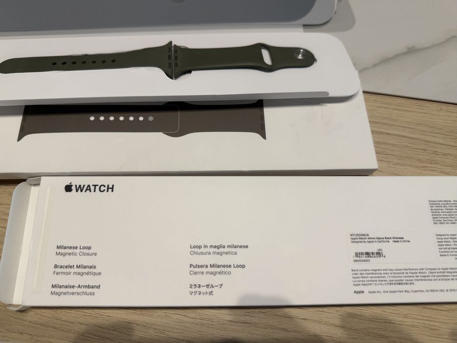 Apple watch Series 5 silver 44mm with milanese loop